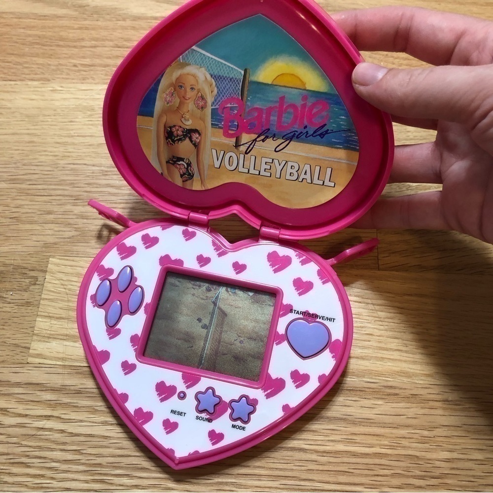 Vintage Barbie Volleyball Handheld Electronic Video Game 90s Pink - Picture 5 of 5